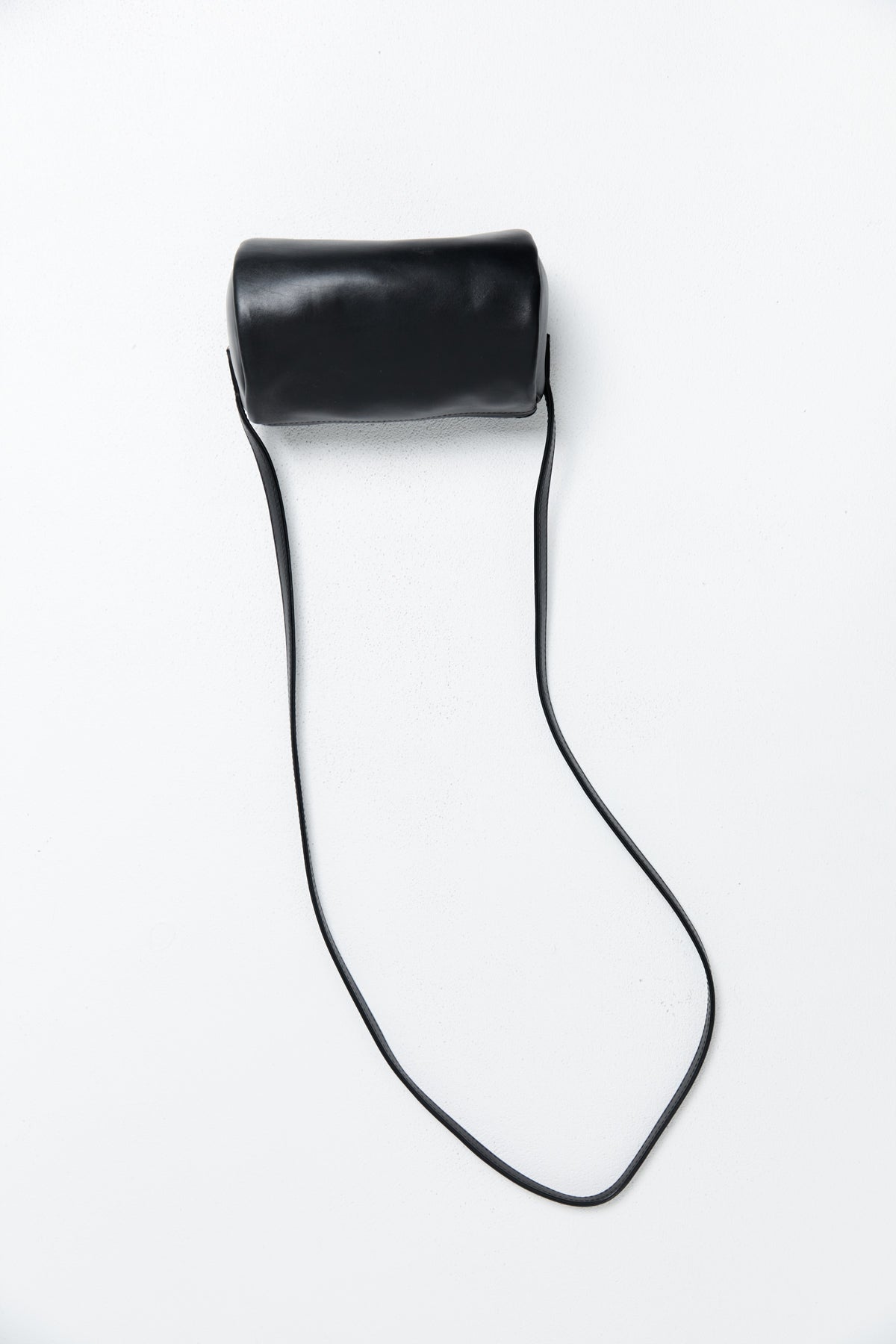 Connolo Sling Pouch - Black