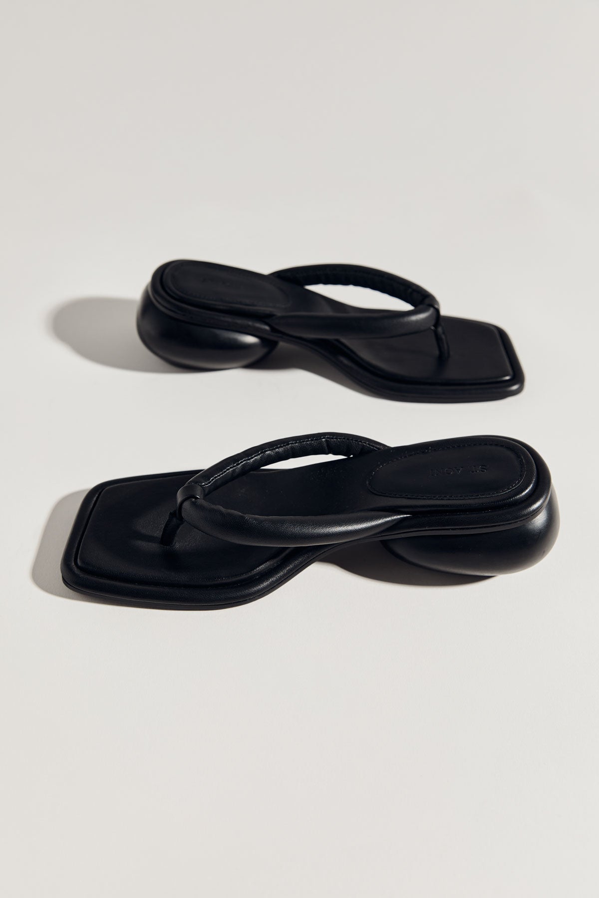 Flip Flop Dome Heel - Black